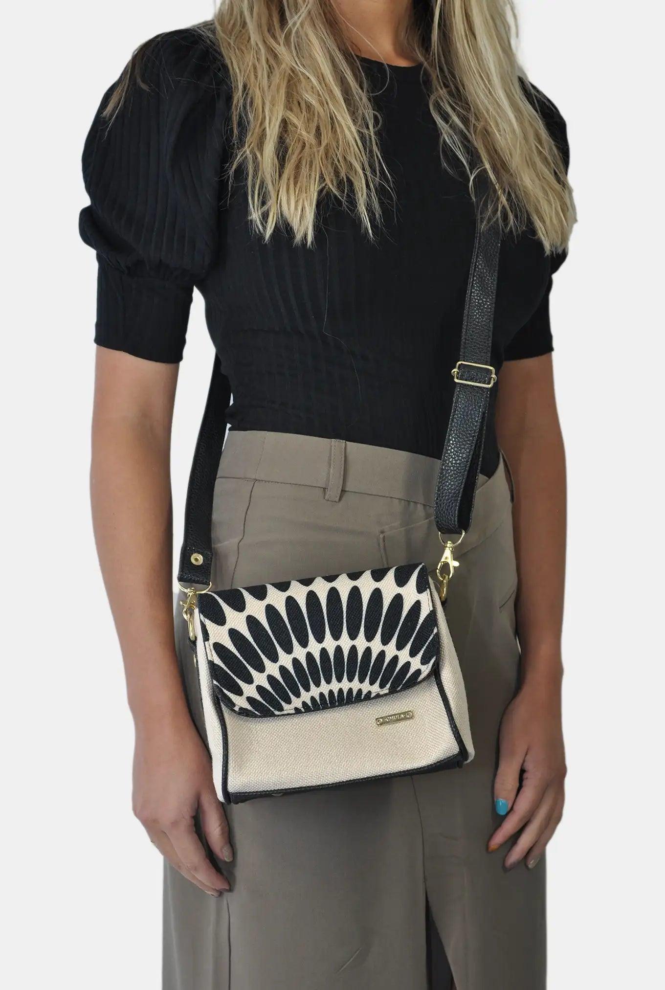 Bolso Bandolera pequeño Mini Baúl Pétalos Negros | CHULA Tulum - CHULA Tulum