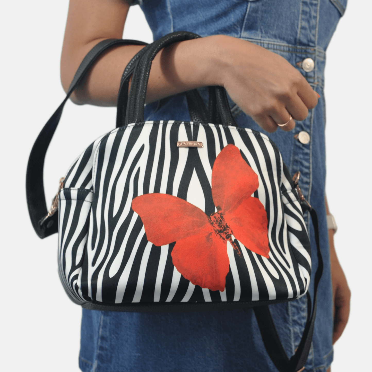 Bolso de mano y Bandolera mediano Milly Cebra con Mariposa | CHULA Tulum - CHULA Tulum