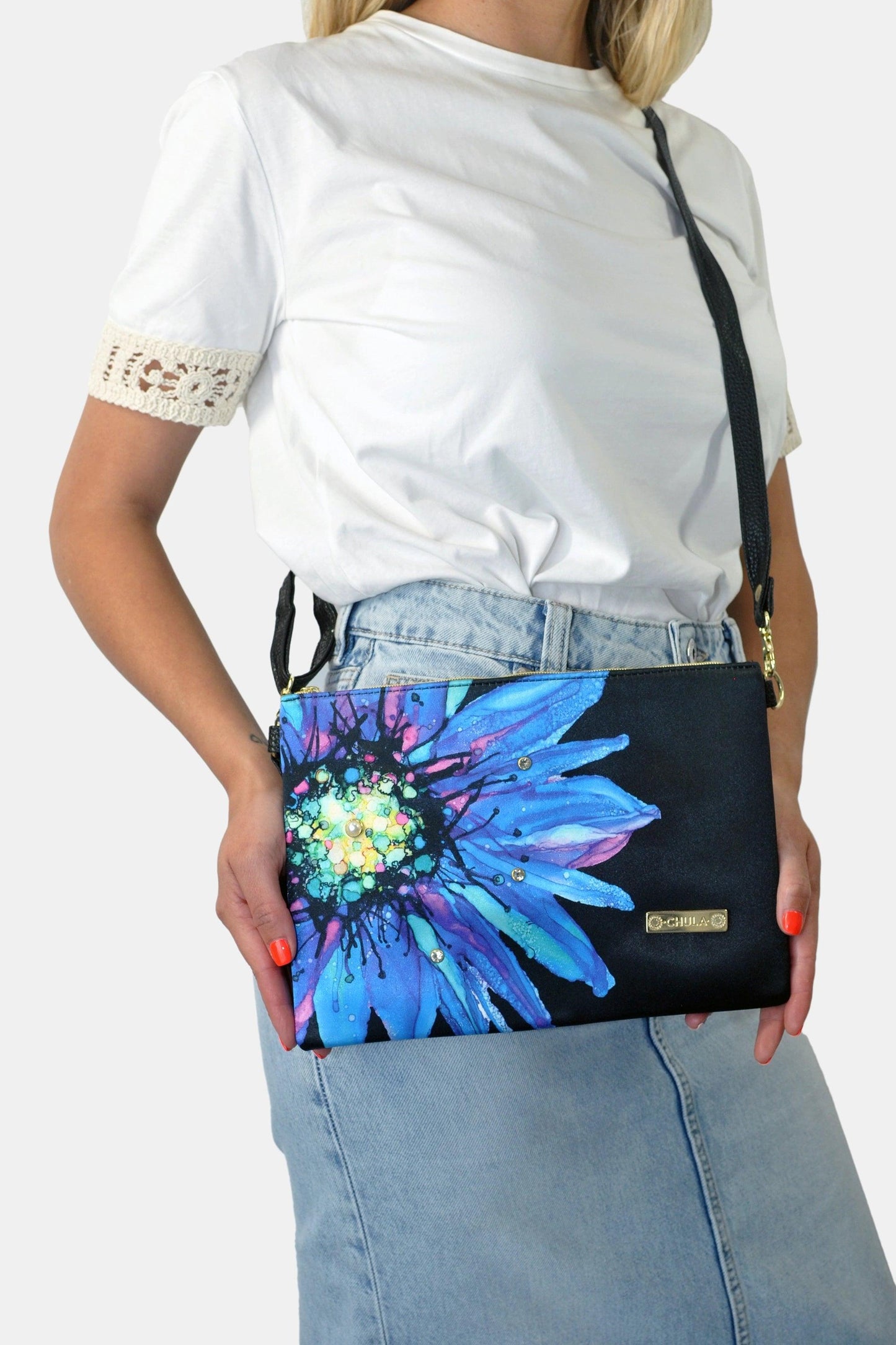 Bolso de Mano y Bandolera Pequeño Clutch Flor negra morada Aeda | CHULA Tulum - CHULA Tulum