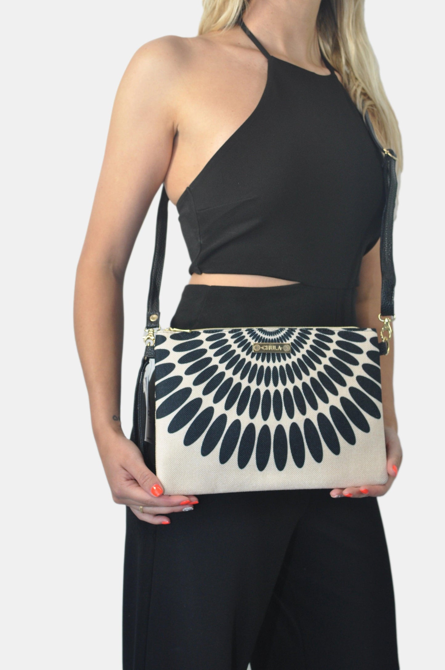 Bolso de Mano y Bandolera Pequeño Clutch Pétalos negros | CHULA Tulum - CHULA Tulum