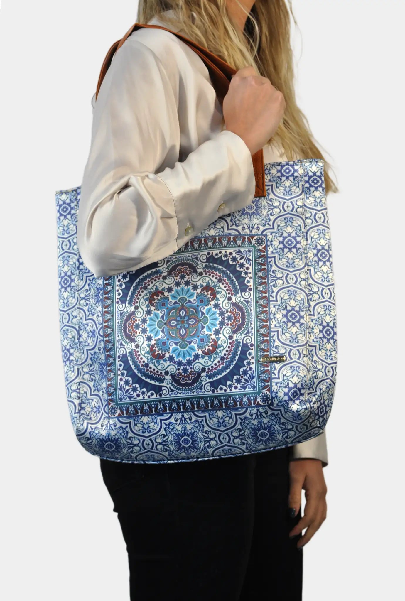 Bolso de Mujer Shopper Grande Opal Tote Jigsaw estampado Mandala azul | CHULA Tulum