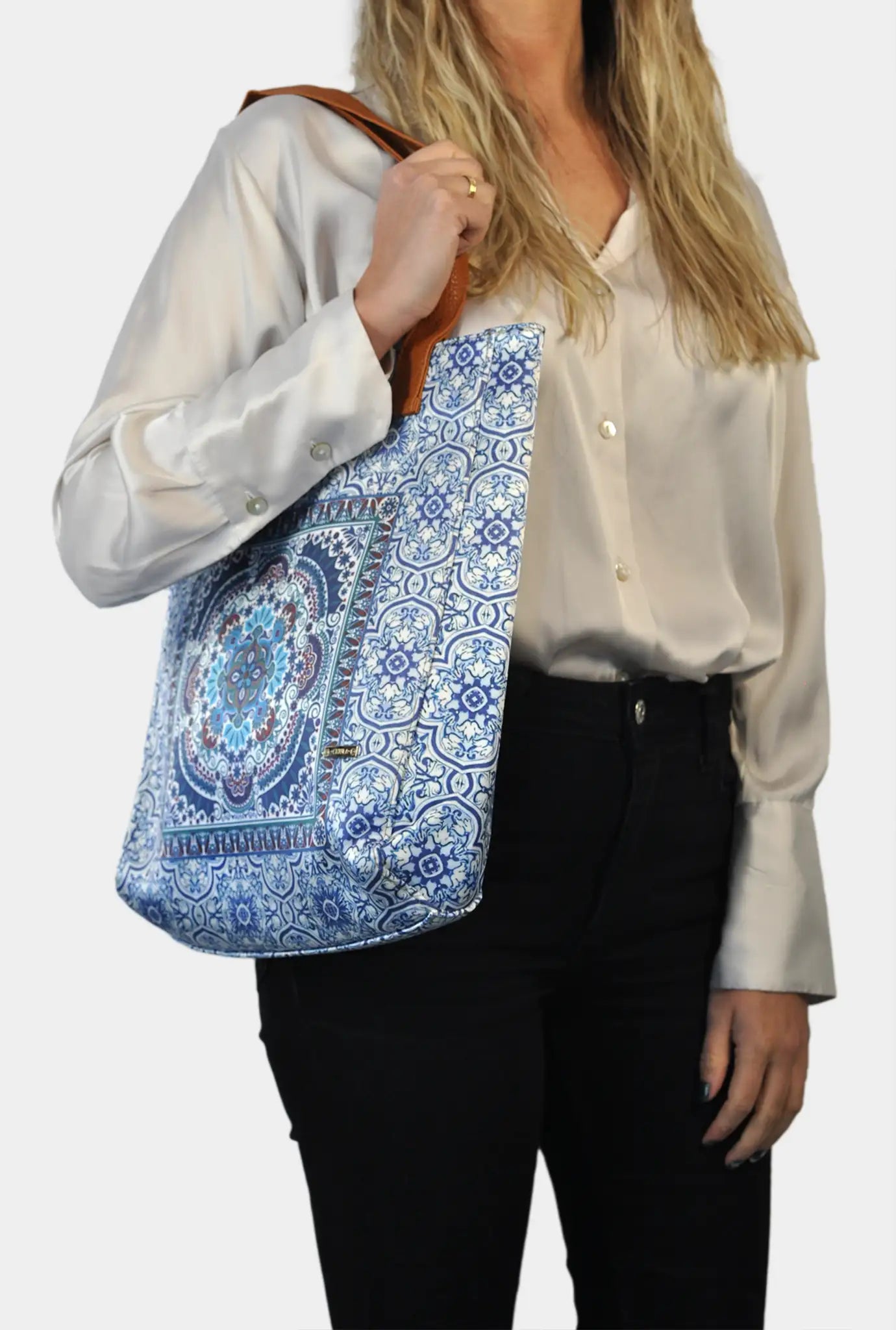 Bolso de Mujer Shopper Grande Opal Tote Jigsaw estampado Mandala azul | CHULA Tulum