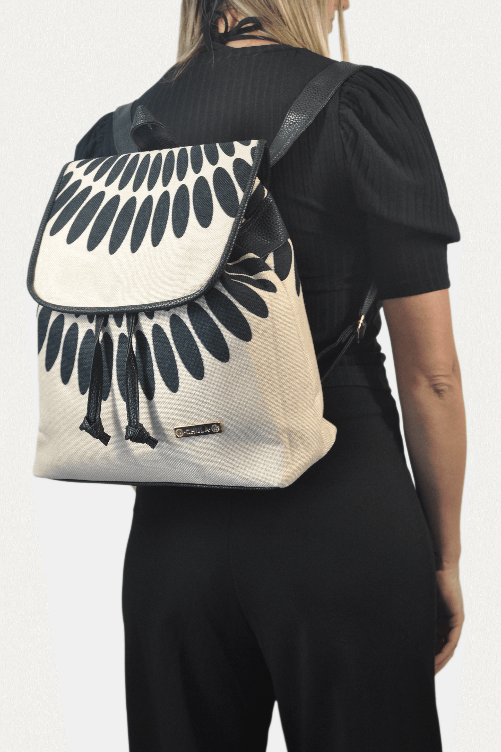 Mochila de Mujer grande BagPack Celine Pétalos negros | CHULA Tulum - CHULA Tulum