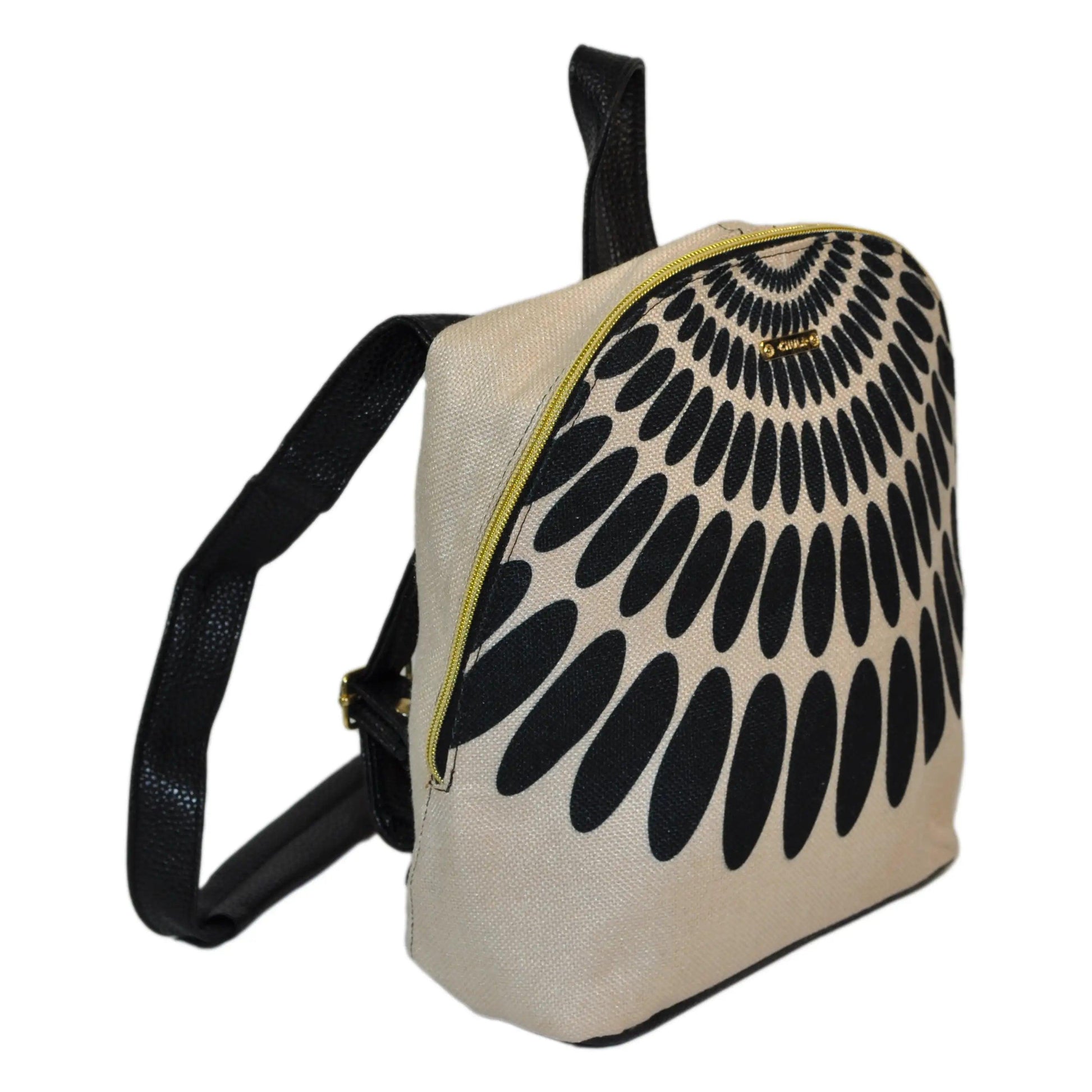 Mochila Pequeña de Mujer y Bolso de Hombro Mini Backpack Pétalos Negros | CHULA Tulum - CHULA Tulum